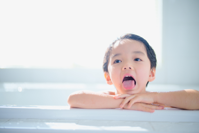 舌癖がこどもの歯並びに与える影響とは